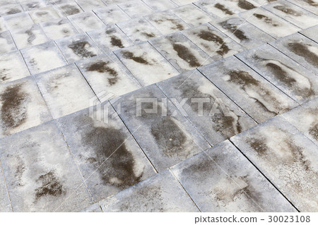 wide concrete steps 30023108