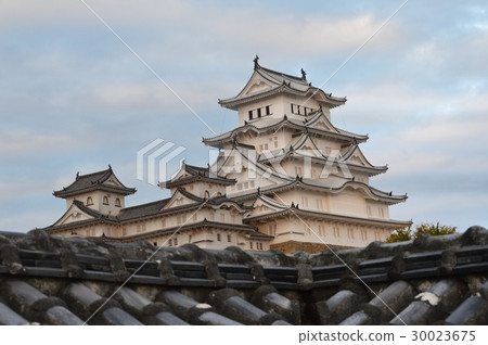 Himeji Castle · Roof of Tsukiji (Hyogo Prefecture, Himeji city) Himeji Castle · Roof of Tsukiji (Hyogo Prefecture, Himeji city) 30023675