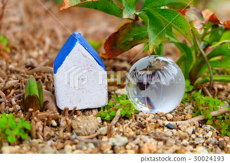 房子和地球在自然中 房子和地球在自然中 30024193