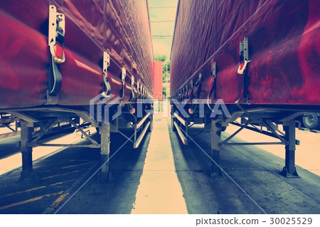 Middle Trailer Cargo Logistics Pattern 30025529