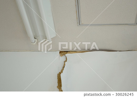 Wall crack 30026245
