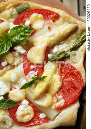 Vegetarian pizza with asparagus Vegetarian pizza with asparagus 30026430