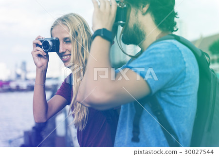 Photo Gradient Style with Couple traveling together with a camera 30027544