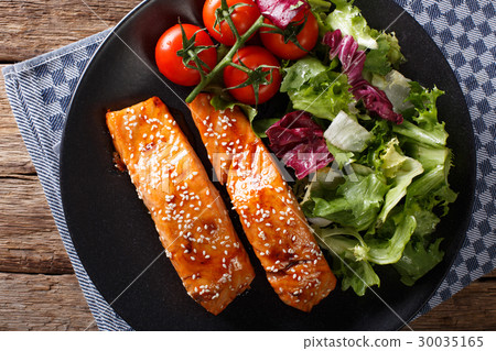 Baked salmon fillet with sesame seeds 30035165