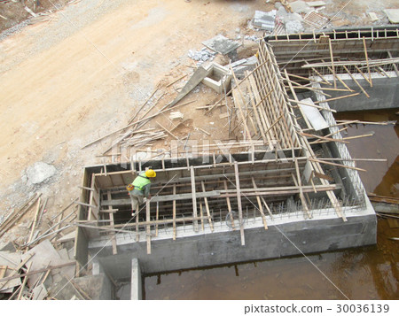 Timber form work and scaffolding Timber form work and scaffolding 30036139