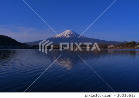 20170420 Upside-down Mount Fuji from Kawaguchiko Yagasaki 30036612