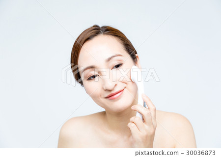 A woman using an iontophoretic device A woman using an iontophoretic device 30036873
