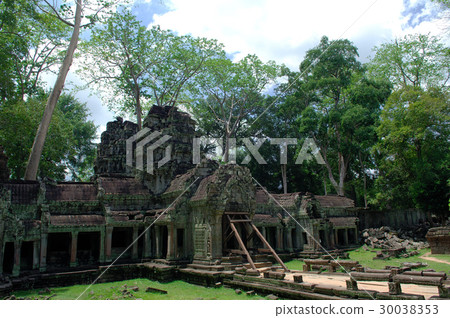 Ancient ruins settled in the blue sky, Ta Pro r @ Siem Reap, Cambodia Ancient ruins settled in the blue sky, Ta Pro r @ Siem Reap, Cambodia 30038353