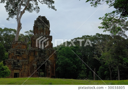Ancient ruins settled in the blue sky, Angkor Thom @ Siem Reap, Cambodia 30038805