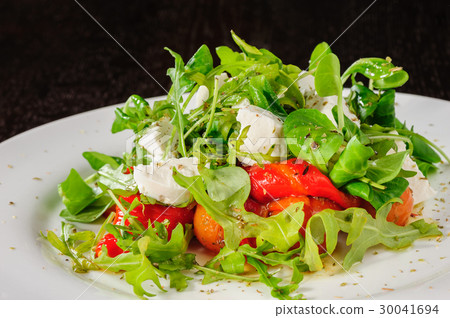 Warm salad with Tomatoes, ruccola, spinach, cooked Warm salad with Tomatoes, ruccola, spinach, cooked 30041694