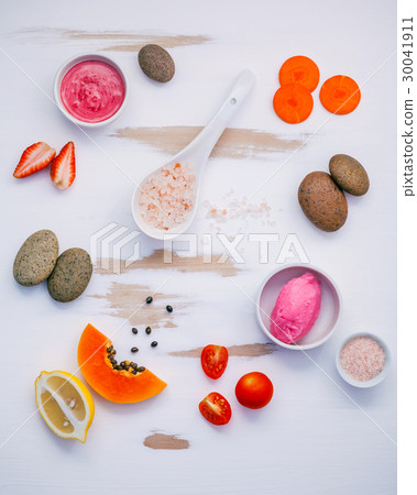 Homemade skin care and body scrubs . 30041911