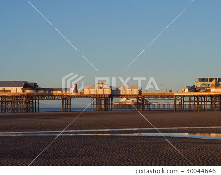 Central Piers  30044646