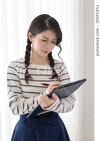 Young women questionnaire Young women questionnaire 30045852