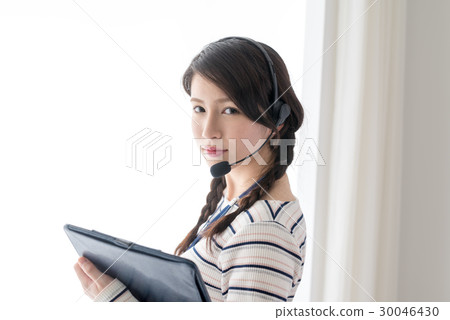 年輕的女操作員 30046430