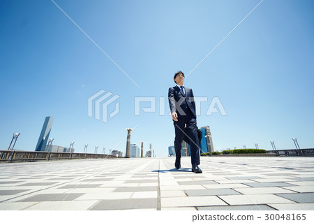Businessman moving forward 30048165