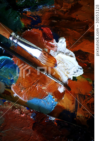 The artist paints a portrait of oil 30053128