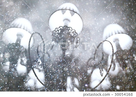 Ornate chandelier in an expensive interior 30054168