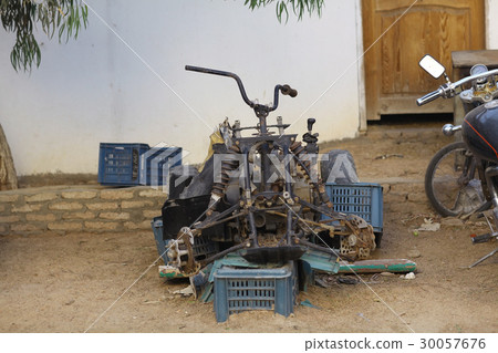 Car Scrap metal outdoor Car Scrap metal outdoor 30057676