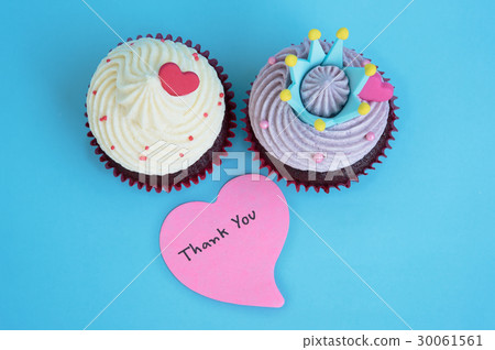 Thank you note in heart paper with two cupcake Thank you note in heart paper with two cupcake 30061561