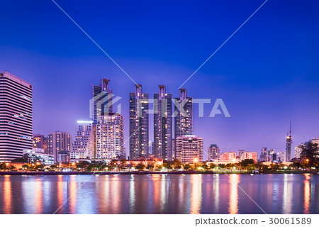 View the city from Benchakitti Park in Bangkok 30061589