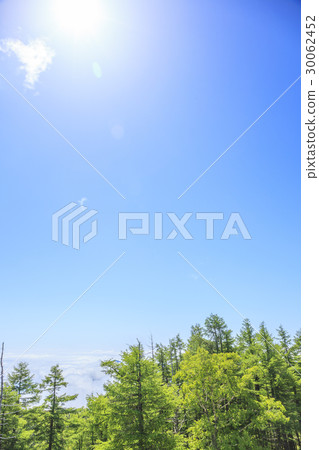 在Natsuyama的太陽雲Takeyama山頂東京Okutama Town山梨縣丹波山村秩父市埼玉市 30062452