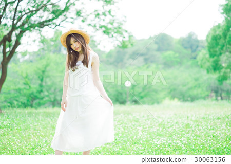 戴草帽的婦女 戴草帽的婦女 30063156