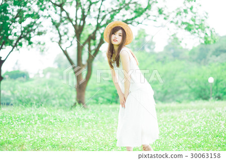 戴草帽的婦女 戴草帽的婦女 30063158