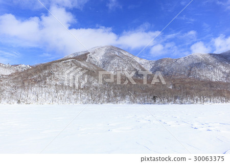 群馬縣,群馬縣,大沼在冬天凍結赤城山 群馬縣,群馬縣,大沼在冬天凍結赤城山 30063375