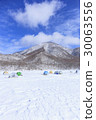 在大沼的漁風景漁風景結冰與Akagi山在冬天Maebashi市，群馬縣 30063556