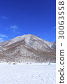 在大沼的漁風景漁風景結冰與Akagi山在冬天Maebashi市，群馬縣 30063558