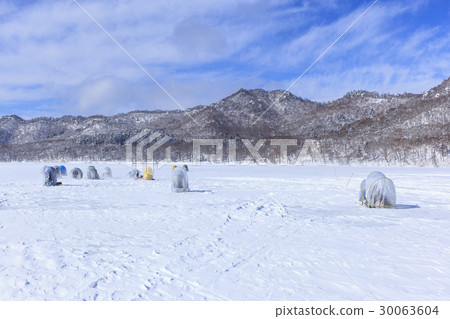 Fishing landscape in frozen Onuma in Akagi Mountain in winter Maebashi City, Gunma Prefecture 30063604