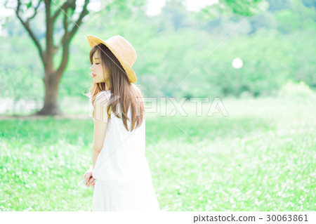 戴草帽的婦女 30063861