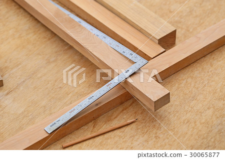 Wood sanding 30065877