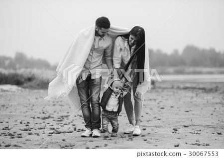 Young family with a little boy to have fun 30067553