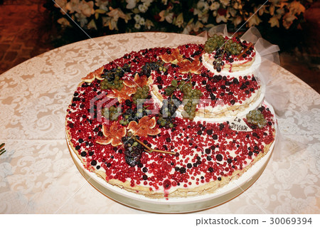 Delicious wedding cake made with white cream Delicious wedding cake made with white cream 30069394