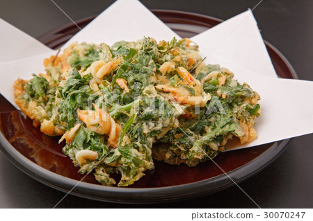 Kanji chrysanthemum and cherry shrimp prawns 30070247