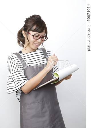 A woman's portrait of an apron 30071054