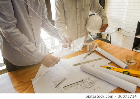 Architect discuss with engineer about project Architect discuss with engineer about project 30073714