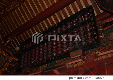 台灣,台南,青年路,古蹟,城隍廟,宗教,道教,燒金紙,拜拜,城隍爺,七爺,八爺,牛頭,馬面,善惡 30074028