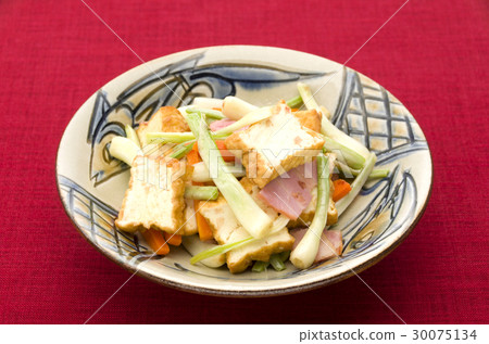 Island island and fried chili sauce Island island and fried chili sauce 30075134