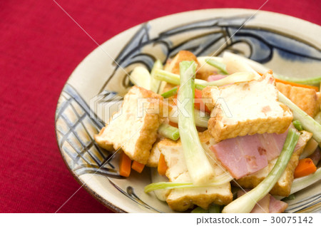 Island island and fried chili sauce 30075142