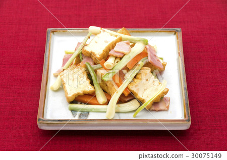 Island island and fried chili sauce 30075149