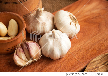 Garlic on cutting board ,  on sacking.  background 30078318
