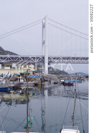 瀨戶大橋和漁港 30082227