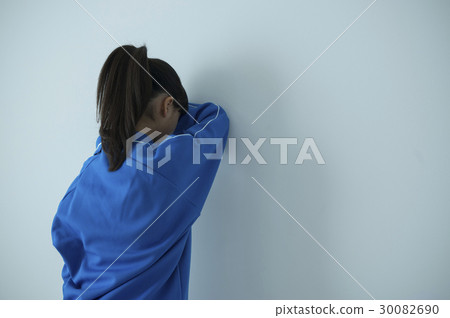 Junior high school girls who fell on the wall 30082690