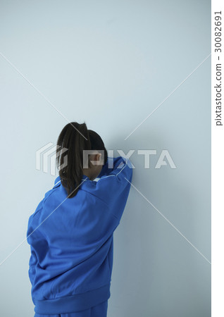 落在牆上的初中女生 30082691