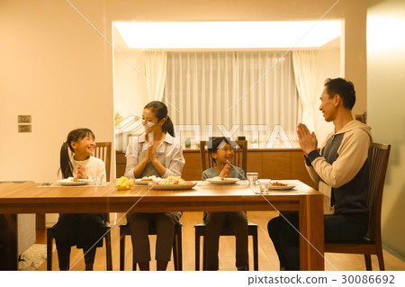 Family dinner 30086692
