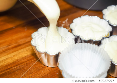 Making dessert Making dessert 30088997