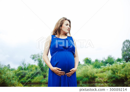 pregnant woman near the water pregnant woman near the water 30089214