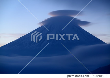 Cloud and Mt. Fuji from Lake Motosu 30090398